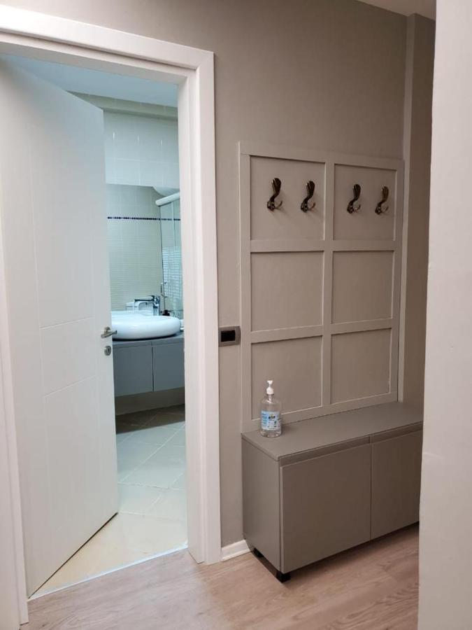 Helga'S Deluxe 3 Apartment ติรานา ภายนอก รูปภาพ