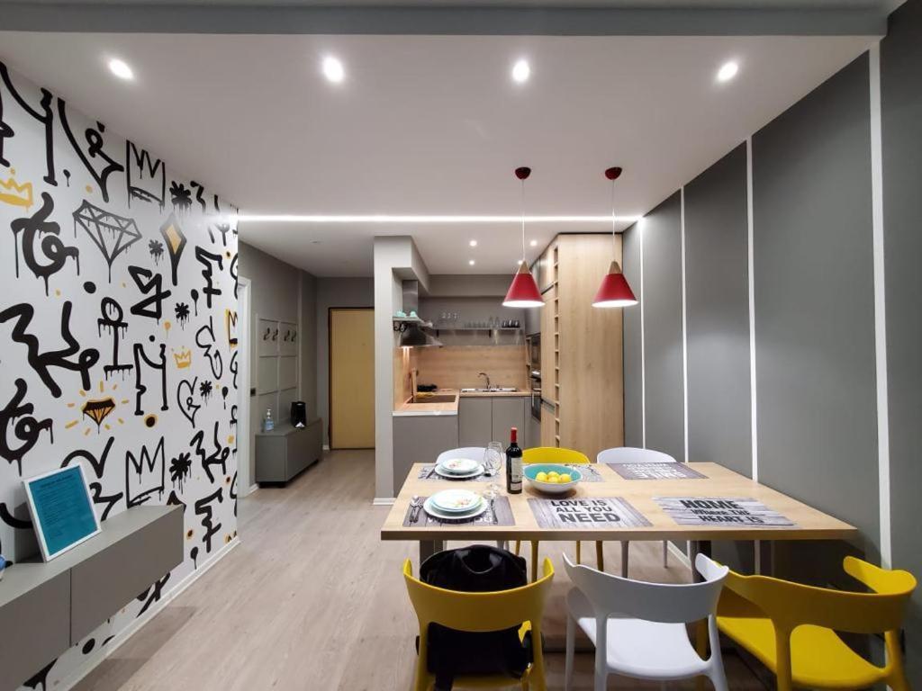 Helga'S Deluxe 3 Apartment ติรานา ภายนอก รูปภาพ